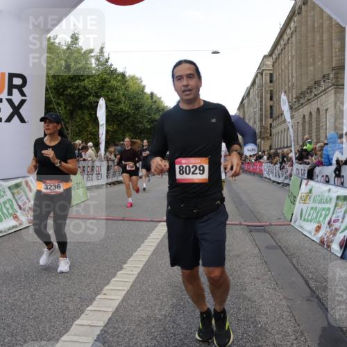 06.09.2026 - CURREX Alsterlauf Yannick Fuchs http://msf.ph/oto/10189980 06.09.2026 09:57:32 Ziel 2316, 2806, 2966, 3160, 3236, 3559, 3881, 3914, 4224, 4641, 4682, 4859, 5107, 5463, 5510, 5978, 6020, 8029, 8281 meine-sportfotos.de