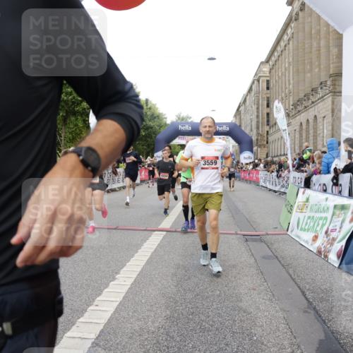 06.09.2026 - CURREX Alsterlauf Yannick Fuchs http://msf.ph/oto/10190014 06.09.2026 09:57:33 Ziel 2806, 2966, 3160, 3236, 3559, 3881, 3914, 4213, 4224, 4641, 4682, 4859, 5107, 5215, 5463, 5510, 5775, 5978, 6020, 6042, 6365, 8029, 8281 meine-sportfotos.de