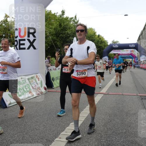 06.09.2026 - CURREX Alsterlauf Yannick Fuchs http://msf.ph/oto/10190090 06.09.2026 10:05:49 Ziel 2047, 2267, 2476, 2659, 3180, 3230, 3314, 3439, 3457, 4130, 4197, 4198, 4430, 4481, 4538, 4741, 4871, 5115, 5137, 5390, 5520, 5556, 6121 meine-sportfotos.de