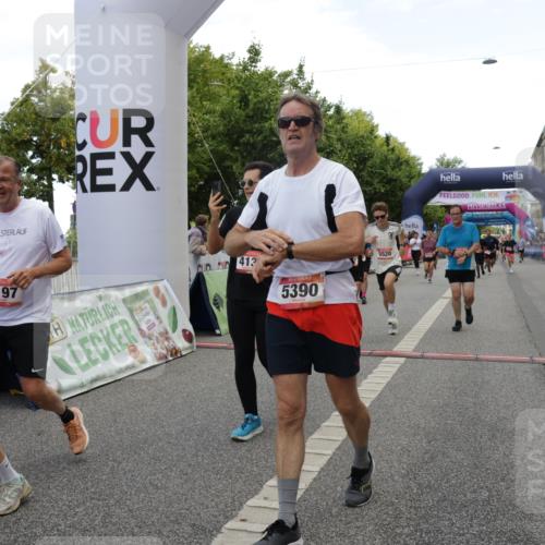 06.09.2026 - CURREX Alsterlauf Yannick Fuchs http://msf.ph/oto/10190102 06.09.2026 10:05:49 Ziel 2047, 2267, 2476, 2659, 3180, 3230, 3314, 3439, 3457, 4130, 4197, 4198, 4430, 4481, 4538, 4741, 4871, 5115, 5137, 5390, 5520, 5556, 6121 meine-sportfotos.de