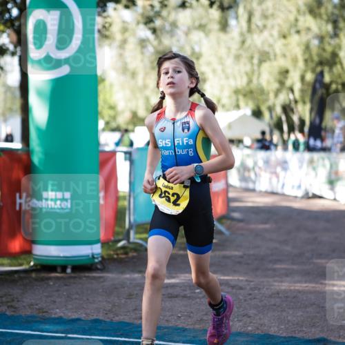 06.09.2026 - 20. Norderstedt Triathlon H.Heesch http://msf.ph/oto/10192533 06.09.2026 09:49:27 Ziel 611, 662, 663 meine-sportfotos.de