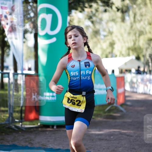 06.09.2026 - 20. Norderstedt Triathlon H.Heesch http://msf.ph/oto/10192537 06.09.2026 09:49:28 Ziel 662, 663 meine-sportfotos.de