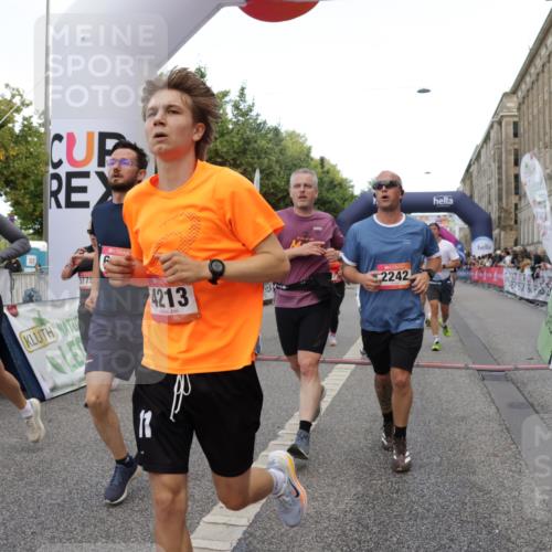 06.09.2026 - CURREX Alsterlauf Yannick Fuchs http://msf.ph/oto/10193641 06.09.2026 09:57:40 Ziel 2237, 2242, 2288, 2538, 2663, 2806, 2877, 2950, 3097, 3160, 3442, 3514, 4213, 4224, 4334, 4682, 4691, 5107, 5215, 5736, 5775, 6020, 6042, 6078, 6318, 6365, 8231, 8307 meine-sportfotos.de