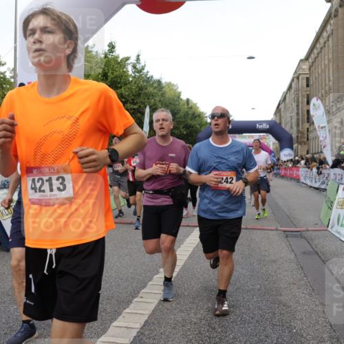 06.09.2026 - CURREX Alsterlauf Yannick Fuchs http://msf.ph/oto/10193657 06.09.2026 09:57:40 Ziel 2237, 2242, 2288, 2538, 2663, 2806, 2877, 2950, 3097, 3160, 3442, 3514, 4213, 4224, 4334, 4682, 4691, 5107, 5215, 5736, 5775, 6020, 6042, 6078, 6318, 6365, 8231, 8307 meine-sportfotos.de