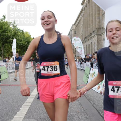 06.09.2026 - CURREX Alsterlauf Yannick Fuchs http://msf.ph/oto/10193672 06.09.2026 10:05:56 Ziel 2047, 3098, 3842, 3976, 4481, 4736, 4737, 4741, 4871, 5070, 5115, 5277, 5520, 5556, 5781, 6045, 6089, 6107, 6121 meine-sportfotos.de