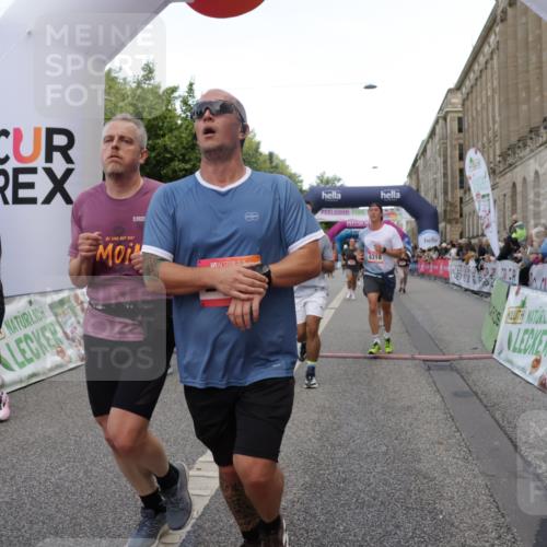 06.09.2026 - CURREX Alsterlauf Yannick Fuchs http://msf.ph/oto/10193705 06.09.2026 09:57:40 Ziel 2237, 2242, 2288, 2538, 2663, 2806, 2877, 2950, 3097, 3160, 3442, 3514, 4213, 4224, 4334, 4682, 4691, 5107, 5215, 5736, 5775, 6020, 6042, 6078, 6318, 6365, 8231, 8307 meine-sportfotos.de