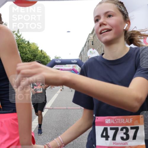 06.09.2026 - CURREX Alsterlauf Yannick Fuchs http://msf.ph/oto/10193707 06.09.2026 10:05:57 Ziel 2047, 3098, 3842, 3976, 4481, 4736, 4737, 4741, 4871, 5070, 5115, 5277, 5520, 5556, 5726, 5781, 6045, 6089, 6107, 6121, 8056 meine-sportfotos.de