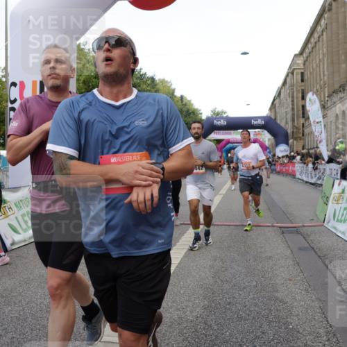 06.09.2026 - CURREX Alsterlauf Yannick Fuchs http://msf.ph/oto/10193718 06.09.2026 09:57:40 Ziel 2237, 2242, 2288, 2538, 2663, 2806, 2877, 2950, 3097, 3160, 3442, 3514, 4213, 4224, 4334, 4682, 4691, 5107, 5215, 5736, 5775, 6020, 6042, 6078, 6318, 6365, 8231, 8307 meine-sportfotos.de