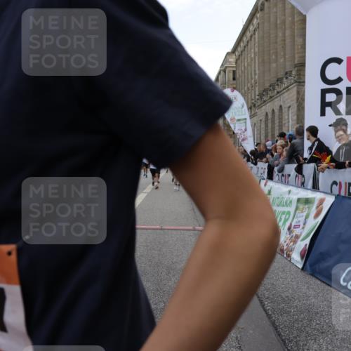 06.09.2026 - CURREX Alsterlauf Yannick Fuchs http://msf.ph/oto/10193735 06.09.2026 10:05:57 Ziel 2047, 3098, 3842, 3976, 4481, 4736, 4737, 4741, 4871, 5070, 5115, 5277, 5520, 5556, 5726, 5781, 6045, 6089, 6107, 6121, 8056 meine-sportfotos.de