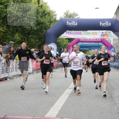 06.09.2026 - CURREX Alsterlauf Yannick Fuchs http://msf.ph/oto/10193796 06.09.2026 10:05:58 Ziel 3098, 3842, 3976, 4481, 4736, 4737, 4741, 5070, 5115, 5277, 5556, 5726, 5781, 6045, 6089, 6107, 6121, 8056 meine-sportfotos.de