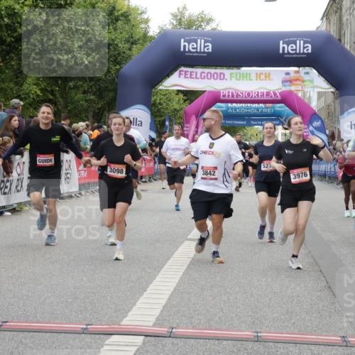 06.09.2026 - CURREX Alsterlauf Yannick Fuchs http://msf.ph/oto/10193815 06.09.2026 10:05:58 Ziel 3098, 3842, 3976, 4481, 4736, 4737, 4741, 5070, 5115, 5277, 5556, 5726, 5781, 6045, 6089, 6107, 6121, 8056 meine-sportfotos.de