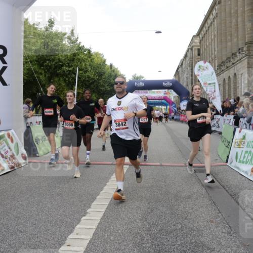 06.09.2026 - CURREX Alsterlauf Yannick Fuchs http://msf.ph/oto/10194008 06.09.2026 10:06:00 Ziel 3098, 3842, 3976, 4481, 4736, 4737, 4894, 5070, 5115, 5277, 5556, 5726, 5781, 6045, 6089, 6107, 6121, 6385, 8056, 8143 meine-sportfotos.de