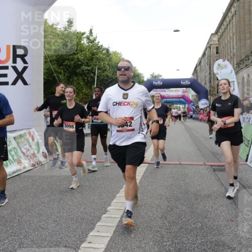 06.09.2026 - CURREX Alsterlauf Yannick Fuchs http://msf.ph/oto/10194036 06.09.2026 10:06:01 Ziel 3098, 3842, 3976, 4481, 4736, 4737, 4894, 5070, 5115, 5277, 5556, 5726, 5781, 6045, 6089, 6107, 6121, 6385, 8056, 8143 meine-sportfotos.de