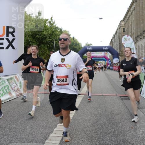 06.09.2026 - CURREX Alsterlauf Yannick Fuchs http://msf.ph/oto/10194048 06.09.2026 10:06:01 Ziel 3098, 3842, 3976, 4481, 4736, 4737, 4894, 5070, 5115, 5277, 5556, 5726, 5781, 6045, 6089, 6107, 6121, 6385, 8056, 8143 meine-sportfotos.de