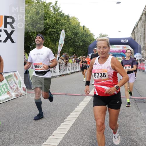06.09.2026 - CURREX Alsterlauf Yannick Fuchs http://msf.ph/oto/10194157 06.09.2026 09:57:47 Ziel 2237, 2288, 2523, 2538, 2663, 2672, 2877, 2932, 2950, 3122, 3442, 4334, 4691, 4950, 5111, 5247, 5660, 5736, 5790, 6078, 6108, 6137, 6239, 6318, 8231, 8307 meine-sportfotos.de