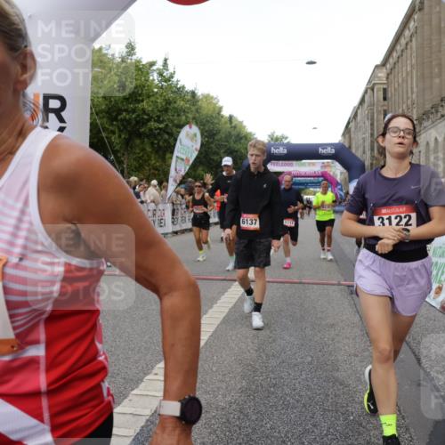 06.09.2026 - CURREX Alsterlauf Yannick Fuchs http://msf.ph/oto/10194214 06.09.2026 09:57:48 Ziel 2237, 2288, 2523, 2538, 2663, 2672, 2877, 2932, 2950, 3122, 4334, 4691, 4950, 5111, 5247, 5660, 5736, 5790, 6108, 6137, 6239, 6318, 8231, 8307 meine-sportfotos.de