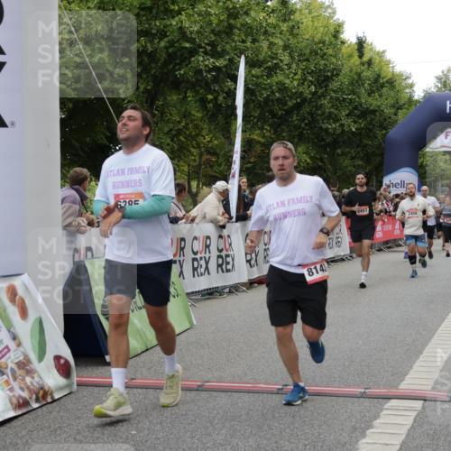06.09.2026 - CURREX Alsterlauf Yannick Fuchs http://msf.ph/oto/10194231 06.09.2026 10:06:03 Ziel 2413, 2457, 2458, 3098, 3842, 3976, 4894, 5277, 5726, 5781, 6045, 6089, 6107, 6385, 8056, 8143 meine-sportfotos.de