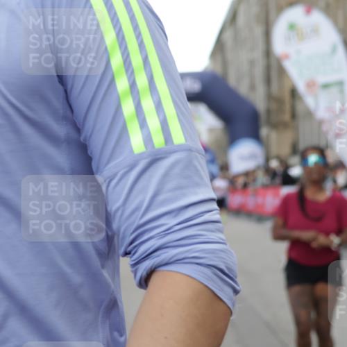 06.09.2026 - CURREX Alsterlauf Yannick Fuchs http://msf.ph/oto/10194250 06.09.2026 10:06:04 Ziel 2413, 2457, 2458, 3098, 3842, 3976, 4383, 4679, 4692, 4894, 5174, 5277, 5726, 5781, 6089, 6107, 6385, 8056, 8143, 8161 meine-sportfotos.de
