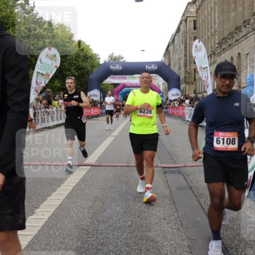 06.09.2026 - CURREX Alsterlauf Yannick Fuchs http://msf.ph/oto/10194379 06.09.2026 09:57:51 Ziel 2523, 2663, 2672, 2877, 2932, 2950, 3122, 4003, 4950, 5111, 5247, 5660, 5736, 5790, 6108, 6137, 6239, 8307 meine-sportfotos.de