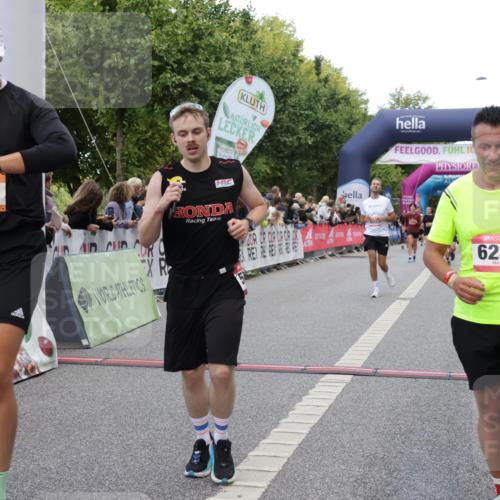 06.09.2026 - CURREX Alsterlauf Yannick Fuchs http://msf.ph/oto/10194404 06.09.2026 09:57:51 Ziel 2523, 2663, 2672, 2877, 2932, 2950, 3122, 4003, 4950, 5111, 5247, 5660, 5736, 5790, 6108, 6137, 6239, 8307 meine-sportfotos.de