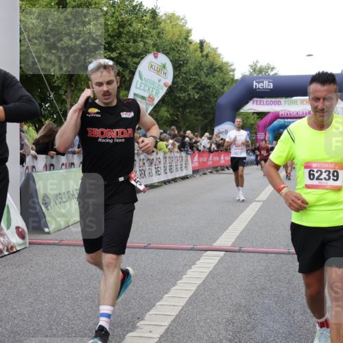 06.09.2026 - CURREX Alsterlauf Yannick Fuchs http://msf.ph/oto/10194414 06.09.2026 09:57:52 Ziel 2523, 2672, 2877, 2932, 2950, 3122, 4003, 4950, 5111, 5247, 5660, 5736, 5790, 5916, 6108, 6137, 6239 meine-sportfotos.de