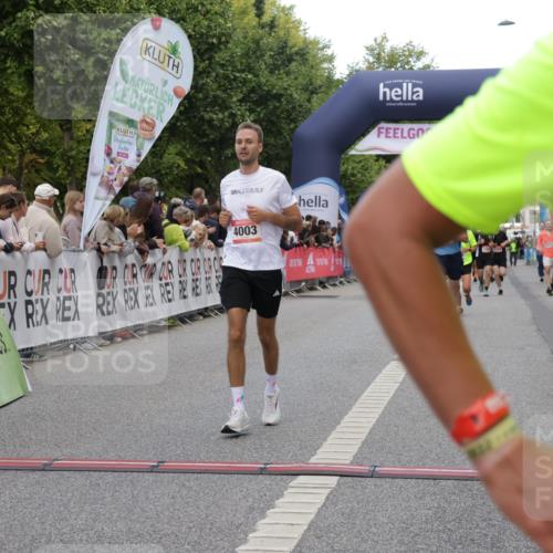 06.09.2026 - CURREX Alsterlauf Yannick Fuchs http://msf.ph/oto/10194478 06.09.2026 09:57:53 Ziel 2523, 2672, 2932, 3122, 4003, 4950, 5111, 5247, 5660, 5790, 5916, 6108, 6137, 6239 meine-sportfotos.de