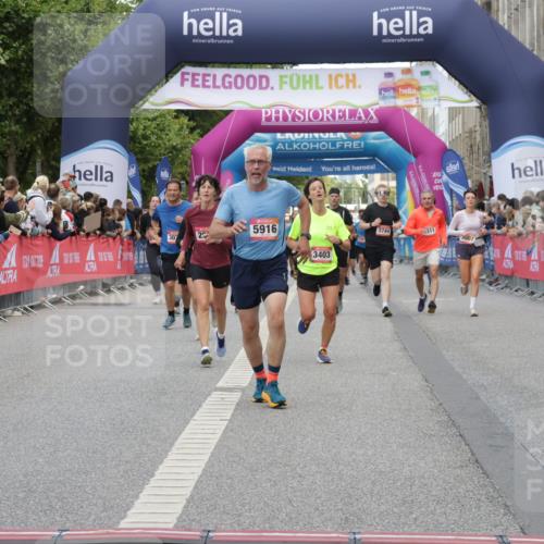 06.09.2026 - CURREX Alsterlauf Yannick Fuchs http://msf.ph/oto/10194609 06.09.2026 09:57:55 Ziel 2672, 2932, 2965, 3075, 3403, 4003, 4950, 5111, 5790, 5916, 6108, 6239 meine-sportfotos.de