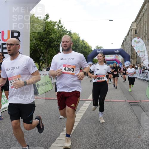 06.09.2026 - CURREX Alsterlauf Yannick Fuchs http://msf.ph/oto/10194690 06.09.2026 10:06:10 Ziel 2196, 2413, 2457, 2458, 2761, 2762, 2763, 2779, 3337, 3515, 3529, 3674, 3677, 3980, 4110, 4344, 4383, 4545, 4679, 4692, 4894, 5174, 5303, 6385, 6433, 8143, 8161 meine-sportfotos.de