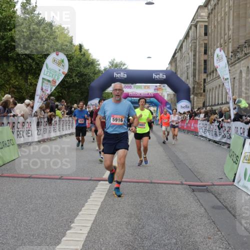 06.09.2026 - CURREX Alsterlauf Yannick Fuchs http://msf.ph/oto/10194821 06.09.2026 09:57:57 Ziel 2672, 2875, 2965, 3075, 3307, 3369, 3403, 3744, 4003, 5470, 5790, 5916, 6108, 6153, 6239, 8311 meine-sportfotos.de