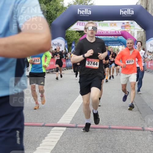 06.09.2026 - CURREX Alsterlauf Yannick Fuchs http://msf.ph/oto/10195033 06.09.2026 09:58:01 Ziel 2875, 2965, 3075, 3307, 3369, 3403, 3743, 3744, 4003, 4864, 5470, 5518, 5548, 5916, 6153, 8066, 8152, 8229, 8311 meine-sportfotos.de