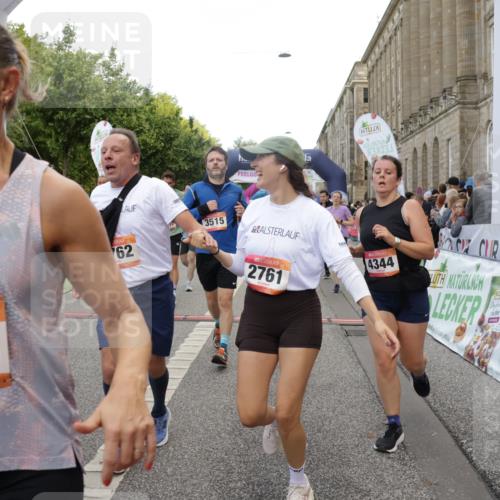 06.09.2026 - CURREX Alsterlauf Yannick Fuchs http://msf.ph/oto/10195046 06.09.2026 10:06:14 Ziel 2196, 2413, 2457, 2458, 2761, 2762, 2763, 2779, 3130, 3228, 3247, 3337, 3515, 3529, 3674, 3677, 3980, 4110, 4344, 4383, 4545, 4679, 4692, 4873, 5174, 5303, 5689, 6093, 6328, 6350, 6433, 8161 meine-sportfotos.de