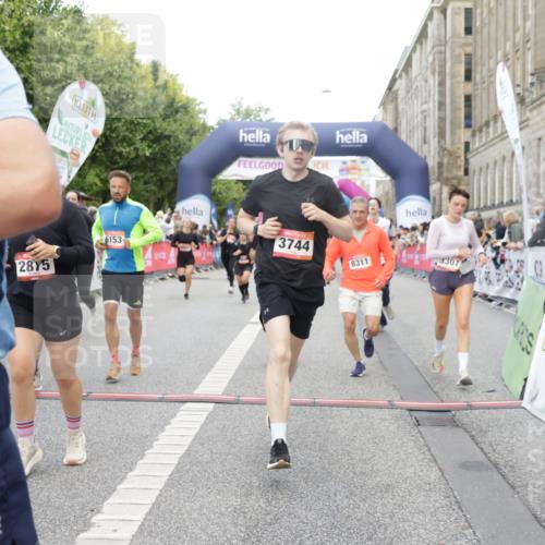 06.09.2026 - CURREX Alsterlauf Yannick Fuchs http://msf.ph/oto/10195086 06.09.2026 09:58:01 Ziel 2875, 2965, 3075, 3307, 3369, 3403, 3743, 3744, 4003, 4864, 5470, 5518, 5548, 5916, 6153, 8066, 8152, 8229, 8311 meine-sportfotos.de
