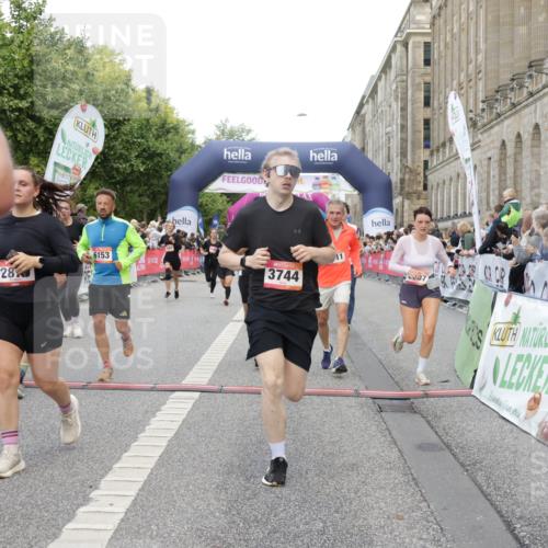06.09.2026 - CURREX Alsterlauf Yannick Fuchs http://msf.ph/oto/10195100 06.09.2026 09:58:01 Ziel 2875, 2965, 3075, 3307, 3369, 3403, 3743, 3744, 4003, 4864, 5470, 5518, 5548, 5916, 6153, 8066, 8152, 8229, 8311 meine-sportfotos.de