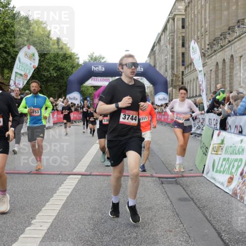 06.09.2026 - CURREX Alsterlauf Yannick Fuchs http://msf.ph/oto/10195120 06.09.2026 09:58:01 Ziel 2875, 2965, 3075, 3307, 3369, 3403, 3743, 3744, 4003, 4864, 5470, 5518, 5548, 5916, 6153, 8066, 8152, 8229, 8311 meine-sportfotos.de