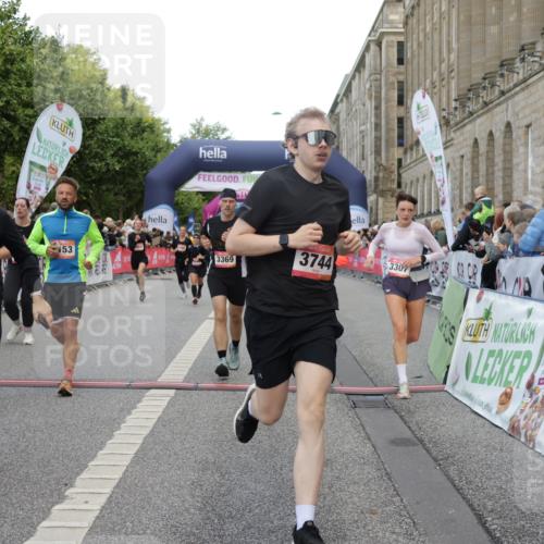 06.09.2026 - CURREX Alsterlauf Yannick Fuchs http://msf.ph/oto/10195131 06.09.2026 09:58:02 Ziel 2875, 2965, 3075, 3307, 3369, 3403, 3497, 3743, 3744, 3923, 4864, 5470, 5518, 5548, 5707, 5916, 6153, 8066, 8152, 8229, 8311 meine-sportfotos.de
