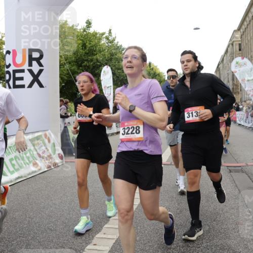 06.09.2026 - CURREX Alsterlauf Yannick Fuchs http://msf.ph/oto/10195208 06.09.2026 10:06:18 Ziel 2196, 2625, 2761, 2762, 2763, 2779, 3130, 3228, 3247, 3337, 3515, 3529, 3674, 3677, 3736, 3980, 4027, 4075, 4110, 4344, 4545, 4650, 4873, 5003, 5181, 5303, 5364, 5689, 6093, 6308, 6328, 6350, 6433 meine-sportfotos.de