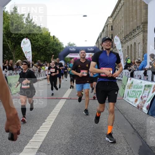 06.09.2026 - CURREX Alsterlauf Yannick Fuchs http://msf.ph/oto/10195427 06.09.2026 09:58:06 Ziel 2875, 2965, 3075, 3307, 3369, 3394, 3403, 3497, 3553, 3580, 3743, 3744, 3841, 3872, 3923, 4034, 4327, 4864, 5470, 5518, 5548, 5707, 6153, 6343, 8066, 8152, 8163, 8229, 8311 meine-sportfotos.de