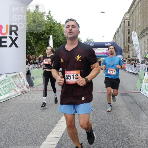 06.09.2026 - CURREX Alsterlauf Yannick Fuchs http://msf.ph/oto/10195521 06.09.2026 09:58:08 Ziel 2875, 3307, 3369, 3394, 3497, 3553, 3580, 3743, 3744, 3841, 3872, 3923, 4034, 4327, 4864, 5470, 5518, 5548, 5707, 6153, 6227, 6343, 8066, 8152, 8163, 8229, 8311 meine-sportfotos.de