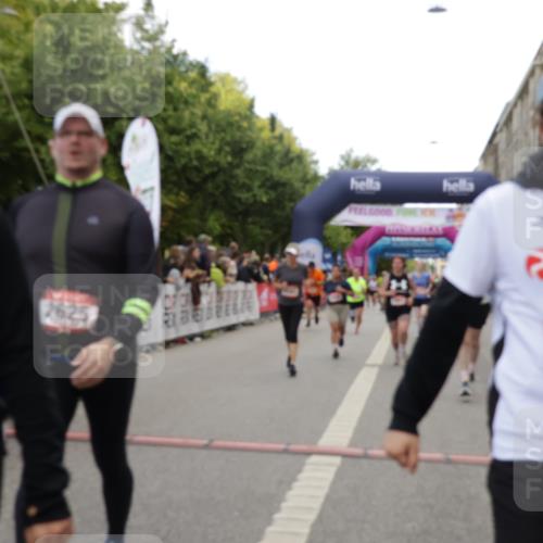 06.09.2026 - CURREX Alsterlauf Yannick Fuchs http://msf.ph/oto/10195572 06.09.2026 10:06:23 Ziel 2625, 2863, 3130, 3228, 3247, 3736, 3942, 3947, 4027, 4075, 4508, 4650, 4873, 5003, 5181, 5364, 5600, 5689, 6093, 6308, 6328, 6350, 8183 meine-sportfotos.de
