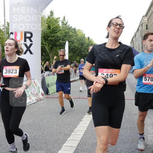 06.09.2026 - CURREX Alsterlauf Yannick Fuchs http://msf.ph/oto/10195603 06.09.2026 09:58:09 Ziel 3307, 3369, 3394, 3497, 3553, 3580, 3743, 3841, 3872, 3923, 4034, 4327, 4864, 5518, 5548, 5707, 6153, 6227, 6343, 6409, 8066, 8152, 8163, 8229, 8311 meine-sportfotos.de
