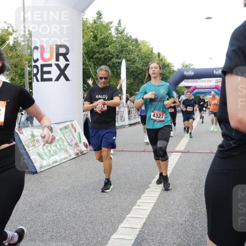 06.09.2026 - CURREX Alsterlauf Yannick Fuchs http://msf.ph/oto/10195633 06.09.2026 09:58:09 Ziel 3307, 3369, 3394, 3497, 3553, 3580, 3743, 3841, 3872, 3923, 4034, 4327, 4864, 5518, 5548, 5707, 6153, 6227, 6343, 6409, 8066, 8152, 8163, 8229, 8311 meine-sportfotos.de