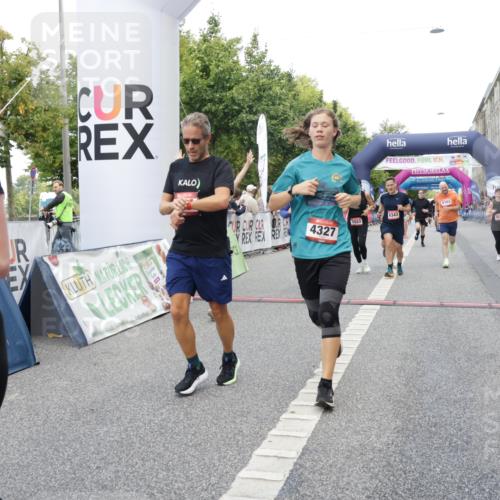 06.09.2026 - CURREX Alsterlauf Yannick Fuchs http://msf.ph/oto/10195646 06.09.2026 09:58:09 Ziel 3307, 3369, 3394, 3497, 3553, 3580, 3743, 3841, 3872, 3923, 4034, 4327, 4864, 5518, 5548, 5707, 6153, 6227, 6343, 6409, 8066, 8152, 8163, 8229, 8311 meine-sportfotos.de