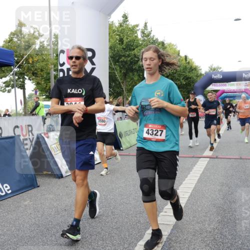 06.09.2026 - CURREX Alsterlauf Yannick Fuchs http://msf.ph/oto/10195656 06.09.2026 09:58:10 Ziel 3394, 3497, 3553, 3580, 3743, 3841, 3872, 3923, 4034, 4327, 4864, 5518, 5548, 5707, 5986, 6227, 6343, 6409, 8066, 8152, 8163, 8229 meine-sportfotos.de