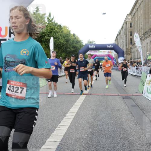 06.09.2026 - CURREX Alsterlauf Yannick Fuchs http://msf.ph/oto/10195701 06.09.2026 09:58:10 Ziel 3394, 3497, 3553, 3580, 3743, 3841, 3872, 3923, 4034, 4327, 4864, 5518, 5548, 5707, 5986, 6227, 6343, 6409, 8066, 8152, 8163, 8229 meine-sportfotos.de