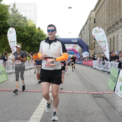 06.09.2026 - CURREX Alsterlauf Yannick Fuchs http://msf.ph/oto/10195722 06.09.2026 10:06:25 Ziel 2266, 2625, 2863, 3736, 3772, 3942, 3947, 4027, 4075, 4508, 4650, 4819, 5003, 5181, 5364, 5600, 6308, 6328, 6350, 8183 meine-sportfotos.de