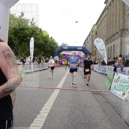 06.09.2026 - CURREX Alsterlauf Yannick Fuchs http://msf.ph/oto/10195884 06.09.2026 10:06:28 Ziel 2266, 2541, 2625, 2863, 3736, 3772, 3942, 3947, 4508, 4650, 4819, 5181, 5600, 8183 meine-sportfotos.de