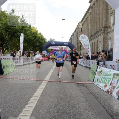 06.09.2026 - CURREX Alsterlauf Yannick Fuchs http://msf.ph/oto/10195892 06.09.2026 10:06:28 Ziel 2266, 2541, 2625, 2863, 3736, 3772, 3942, 3947, 4508, 4650, 4819, 5181, 5600, 8183 meine-sportfotos.de