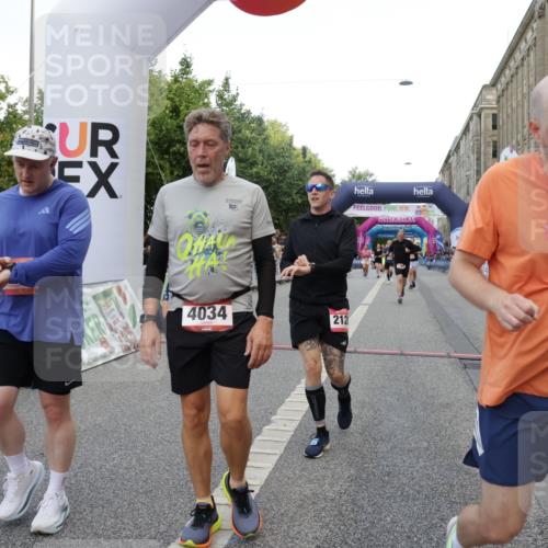 06.09.2026 - CURREX Alsterlauf Yannick Fuchs http://msf.ph/oto/10195921 06.09.2026 09:58:14 Ziel 2706, 2864, 3394, 3497, 3553, 3580, 3603, 3841, 3872, 3923, 4034, 4327, 4732, 5707, 5986, 6227, 6343, 6409, 8003, 8163 meine-sportfotos.de