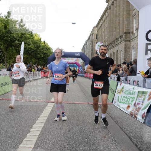 06.09.2026 - CURREX Alsterlauf Yannick Fuchs http://msf.ph/oto/10195973 06.09.2026 10:06:29 Ziel 2266, 2541, 2863, 3736, 3772, 3942, 3947, 4508, 4650, 4819, 5600, 6464, 8183 meine-sportfotos.de