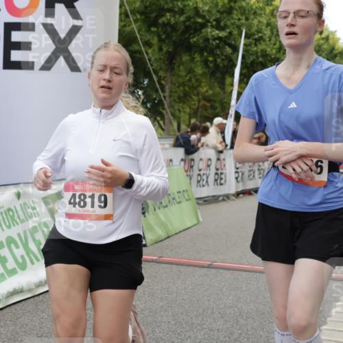 06.09.2026 - CURREX Alsterlauf Yannick Fuchs http://msf.ph/oto/10195997 06.09.2026 10:06:30 Ziel 2266, 2541, 2863, 3772, 3942, 3947, 4508, 4650, 4819, 5600, 6085, 6464, 8183 meine-sportfotos.de